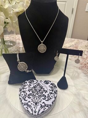 Brighton Illumina Set  NWT